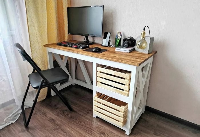 Как сделать компьютерный стол из массива